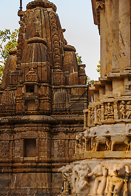 포토 JPG 해외이미지 동물 종교 문화 조각 여행 건축양식 코끼리 흑백 미술 사람없음 조각상 뷰티 숫자 바위 사찰 재산 인도인 묘사 신성 목각 옛날 힌두교 해외포토 외국인 문자 건축 포유류 종교건축 문화예술 촬영기법 동양인 금융 조형물 돌_바위 파일형식 이미지허브