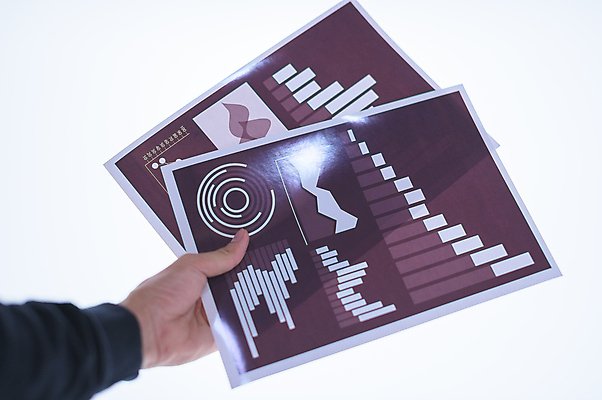 포토 JPG 해외이미지 직업 손 남자 종이 비즈니스 사람 사람없음 금융 사무실 펜 거래 잡기 업무 비즈니스맨 메시지 편지 계약 사인 경영자 서식 문서 서명 변호사 경영 해외포토 모션 신체부위 경제 필기구 작업 직장인 리더 파일형식 이미지허브