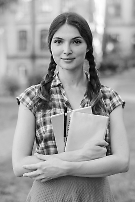 포토 JPG 해외이미지 백인 학생 라이프스타일 응시 드레스 여자 교육 셔츠 학교 한명 사람 10대 책 빨간색 스터디 청춘 치마 뷰티 유행 검은색 공책 흰색 잡기 우아함 대학교 체크무늬 우크라이나 스타일 해외포토 서양인 1 시선 옷 유럽 컬러 컨셉 상의 무늬 모션 청소년 하의 문구용품 생활 학습 파일형식 이미지허브