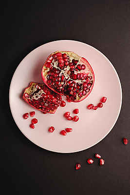 포토 JPG 해외이미지 검은배경 사람없음 낟알 날것 석류 석류알 해외포토 백그라운드 과일 검은색 파일형식 이미지허브