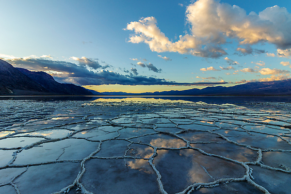 포토 JPG 해외이미지 구름 공원 호수 여행 자연 하늘 아침 산 파노라마 국립공원 풍경 사람없음 물 반사 일출 계곡 미국 사막 껍질 죽음 황무지 균열 플랫 언덕 캘리포니아 소금 대야 전국 해외포토 주간 자연요소 공공시설 북아메리카 모션 촬영기법 노을 생태계 파일형식 이미지허브