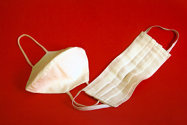 포토 JPG 해외이미지 디자인 옷 백그라운드 건강 가면 마스크 안전 사람 사람없음 빨간색 유행 건강관리 흰색 면 입 수비 바이러스 보호 질병 위험 바느질 예방 감염 먼지 DIY 위생관리 전염병 핸드메이드 코로나바이러스 해외포토 컬러 컨셉 의학 모션 관리 취미 신체부위 파일형식 이미지허브