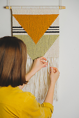 포토 JPG 해외이미지 여자 밧줄 백그라운드 패턴 추상 실내 매달리기 관리 한명 취미 뒷모습 장식 노란색 흰색 면 뜨개질 실 주식 묘사 오브젝트 질감 열정 수공예 내추럴 양모 핸드메이드 해외포토 1 감정 줄 뷰포인트 컬러 무늬 모션 사람 내부 금융 직물 공예 파일형식 이미지허브