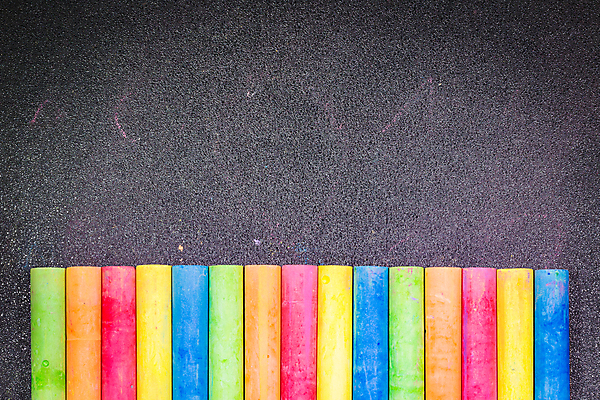포토 JPG 해외이미지 교육 선 분홍색 조각 백그라운드 무지개 오렌지 학교 사람없음 빨간색 초록색 파란색 컬러풀 노란색 검은색 칠판 페인트 그룹 오브젝트 분필 먼지 줄서기 해외포토 자연요소 컬러 과일 모션 초크 파일형식 이미지허브