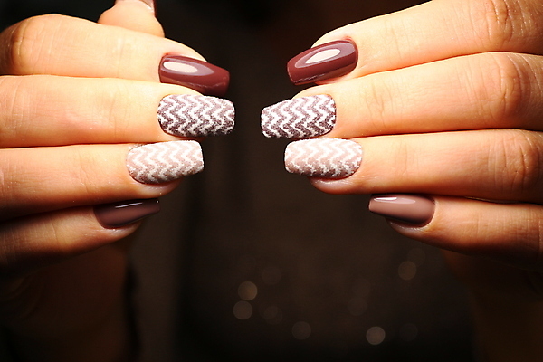 포토 JPG 해외이미지 모델 손 디자인 여자 크리스마스 겨울 휴가 미술 사람없음 컬러풀 뷰티 유행 상점 페인트 못 손톱관리 손톱 광택 스타일 해외포토 계절 기념일 컬러 문화예술 사람 신체부위 공구 네일아트 파일형식 이미지허브