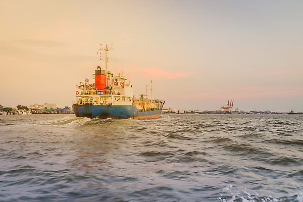 포토 JPG 해외이미지 산업 바다 비즈니스 교통시설 하늘 항해 사람없음 물 경제 파란색 세계 글로벌 항구 화물 도시 보트 상품 큼 나무상자 컨테이너 화물선 기중기 무역 함선 상업 해안도시 포트 무거움 물류 로딩 수입 유조선 해외포토 자연요소 컬러 교통 배_교통 상자 운송업 중장비 무게 크기 시설 파일형식 이미지허브