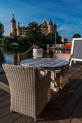 포토 JPG 해외이미지 구름 공원 호수 커피 여행 의자 자연 탁자 하늘 주택 독일 파노라마 풍경 사람없음 야외 건물 물 여름 탑 식당 고요 궁전 카페 수확 중세 역사 황금 우아함 커피잔 북쪽 카푸치노 국회 라떼 르네상스 명승지 옛날 해외포토 자연요소 건축물 계절 공공시설 유럽 음료 가구 컨셉 고건축 농업 잔 촬영기법 상점 방향 생태계 파일형식 이미지허브