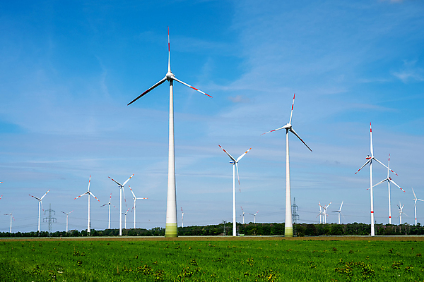 포토 JPG 해외이미지 산업 밭 하늘 바람 독일 사람없음 파란색 환경 힘 재활용 발전기 에너지 그린에너지 보호 생태계 프로펠러 지구온난화 자원 세대 유지 혁명 개발 기후변화 효율 획기적 해외포토 자연요소 유럽 컬러 컨셉 농업 날씨 발전소 변화 친환경 파일형식 이미지허브