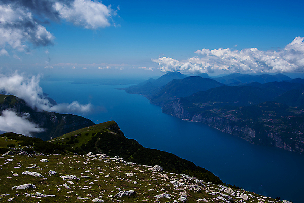 포토 JPG 해외이미지 구름 공원 유럽 호수 여행 자연 하늘 휴가 산 파노라마 풍경 사람없음 야외 초록색 물 여름 파란색 태양 뷰티 환경 이탈리아 하이킹 고도 휴양지 타운 생태학 인기 절정 조감도 해외포토 자연요소 계절 공공시설 교육 나라 컬러 레저 촬영기법 장소 도시 생태계 파일형식 이미지허브