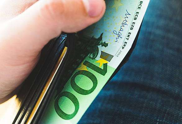 포토 JPG 해외이미지 손 남자 백그라운드 컨셉 지폐 돈 비즈니스 성공 새로움 사람없음 금융 경제 쇼핑 검은색 쪽지 저축 흰색 신용카드 지갑 재산 구매 주머니 가죽 심볼 투자 월급 고립 해외포토 컬러 사람 신체부위 파일형식 이미지허브