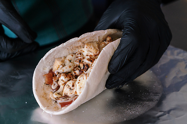 포토 JPG 해외이미지 전통 접시 음식 빵 백그라운드 토마토 탁자 양파 패스트푸드 샌드위치 건강 육류 옥수수 요리 사람없음 목재 갈색 식당 식사 저녁식사 치킨 빵집 흰색 신선 달콤 맛 그릴 아침식사 먹기 오브젝트 매움 롤 그리스인 점심식사 고립 케밥 아랍어 피타 핸드메이드 튀르키예 해외포토 서양인 나무 식기 아시아 컬러 가구 컨셉 채소 식재료 재료 모션 주방용품 곡류 상점 인스턴트 닭고기요리 파일형식 이미지허브