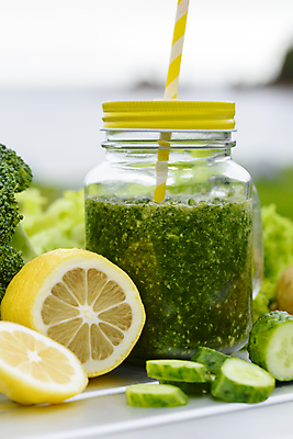 포토 JPG 해외이미지 유리병 오이 건강 빨대 사람없음 아웃포커스 신선 브로콜리 레몬 유기농 슬라이스 건강식 스무디 디톡스 해외포토 웰빙 음료 음식 채소 과일 병_용기 촬영기법 파일형식 이미지허브