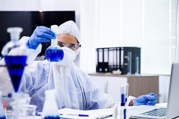 포토 JPG 해외이미지 응시 여자 과학 실내 실험기구 실험 마스크 한명 들기 상반신 성인 앞모습 실험복 실험실 과학자 플라스크 보안경 넣기 연구소 성인여자한명만 방호복 해외포토 직업 1 시선 옷 뷰포인트 모션 사람 내부 가운 안전장비 학자 여자한명만 성인여자만 파일형식 이미지허브