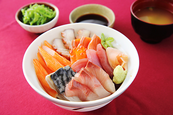 포토 JPG 해외이미지 그릇 실내 사람없음 고추냉이 덮밥 간장 종지 맛살 문어회 일본음식 카이센동 분홍색배경 해외포토 식기 음식 분홍색 백그라운드 내부 회 양념 파일형식 이미지허브