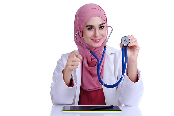 포토 JPG 해외이미지 직업 라이프스타일 응시 여자 청진기 실내 건강 병원 한명 서기 미소 사람 성인 가로 약 건강관리 자료 환자 간호사 의사 정보 대표 이슬람교 서비스 보여주기 적재 독립 돌봄 서류판 인턴 해외포토 1 시선 종교 비즈니스 의학 의료기기 모션 표정 관리 내부 생활 사무용품 의료진 파일형식 이미지허브