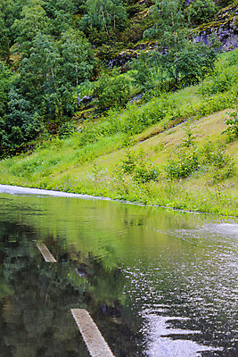 포토 JPG 해외이미지 나무 유럽 도로 여행 자연 하늘 휴가 산 거리 노르웨이 풍경 사람없음 야외 가로 초록색 물 여름 파란색 계곡 맑음 운전 젖음 시골 숲 위험 언덕 웅덩이 방법 스칸디나비아 해외포토 자연요소 식물 계절 나라 길 컬러 컨셉 교통시설 모션 날씨 생태계 파일형식 이미지허브
