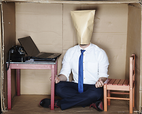 포토 JPG 해외이미지 전신 백인 남자 의자 탁자 한명 성인 앞모습 노트북 상자 사무실 업무 비즈니스맨 전화기 가부좌 갇힘 답답함 성인남자한명만 해외포토 서양인 1 뷰포인트 가구 비즈니스 모션 사람 앉기 전자제품 작업 직장인 감각 남자한명만 성인남자만 파일형식 이미지허브