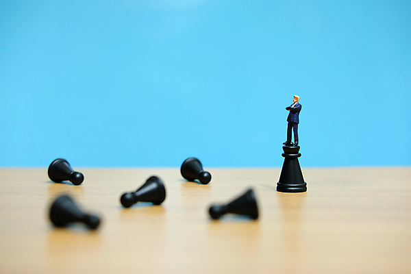 포토 JPG 해외이미지 직업 응시 조각 백그라운드 컨셉 생각 비즈니스 모션 유리 성공 돋보기 아이디어 서기 사람 경기 사람없음 금융 사무실 숫자 힘 경쟁 미니어처 도전 게임 비즈니스맨 수비 체스말 체스 계획 대표 검색 리더 싸움 체스판 전략 경영 정치 해외포토 문자 시선 남자 스포츠 재질 놀이 경제 모형 말_게임 직장인 파일형식 이미지허브