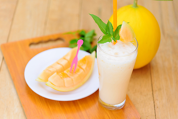 포토 JPG 해외이미지 음료 음식 과일 재료 유리 탁자 디저트 건강 사람없음 목재 초록색 노란색 주방 얼음 주스 우유 추위 흰색 신선 칵테일 달콤 아침식사 혼합 멜론 민트 허브 유기농 날것 코코넛 요거트 쉐이크 내추럴 떨림 숙성 스무디 채식주의자 핸드메이드 해외포토 자연요소 나무 식물 웰빙 컬러 가구 모션 재질 유제품 주류 식사 맛 채식 파일형식 이미지허브