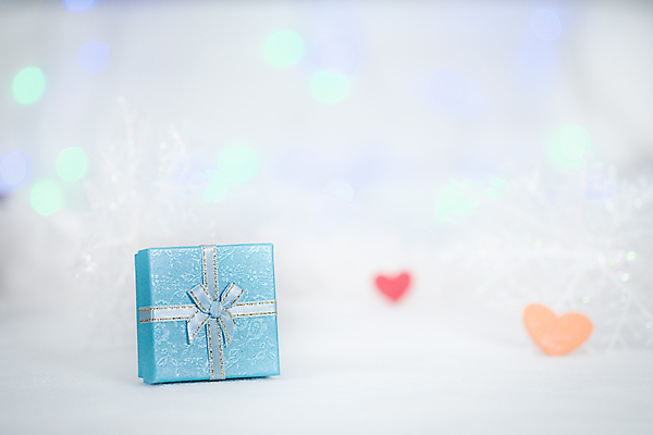 포토 JPG 해외이미지 모양 전통 계절 행복 리본 분홍색 백그라운드 크리스마스 겨울 휴가 불꽃 새로움 기념 발렌타인데이 선물 사랑 사람없음 장식 빨간색 파란색 빛 상자 파티 우주 보라색 축제 놀람 기쁨 회색 덮개 하트 축하 인사 신용카드 생일 소프트포커스 12월 연도 오브젝트 활 보케 패키지 마법 노엘 해외포토 기념일 감정 컬러 컨셉 데이이벤트 불 촬영기법 표정 이벤트 금융 뚜껑 예절 날짜 파일형식 이미지허브