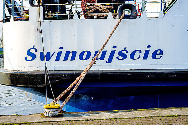 포토 JPG 해외이미지 선 밧줄 바다 여행 요트 항해 안전 사람없음 빨간색 파란색 노란색 금속 항구 보트 묶기 철 묘사 방파제 보안 매듭 포트 닻 폴란드 옛날 해외포토 공공시설 유럽 줄 컬러 배_교통 교통시설 모션 재질 파일형식 이미지허브