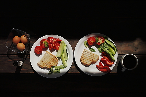 포토 JPG 해외이미지 접시 커피 빵 토마토 파프리카 실내 요리 사람없음 컵 계란 어둠 토스트 바질 건강식 해외포토 식기 음료 음식 채소 내부 알 파일형식 이미지허브