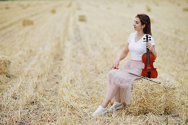 포토 JPG 해외이미지 주간 여자 연주 자연 한명 성인 야외 바이올린 바이올리니스트 성인여자한명만 해외포토 자연요소 1 음악 현악기 사람 연주자 생태계 여자한명만 성인여자만 파일형식 이미지허브