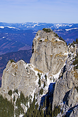 포토 JPG 해외이미지 나무 계절 공원 여행 겨울 자연 하늘 산 파노라마 풍경 사람없음 야외 목재 초록색 파란색 뷰티 환경 계곡 얼음 하이킹 추위 바위 흰색 소나무 황무지 정상 숲 언덕 알프스 상록수 내추럴 산악지대 전국 절정 눈내림 해외포토 자연요소 식물 공공시설 유럽 컬러 재료 레저 눈_날씨 촬영기법 돌_바위 생태계 파일형식 이미지허브