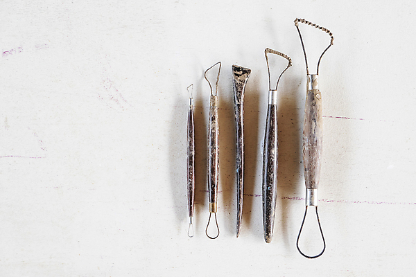 포토 JPG 해외이미지 디자인 조각 백그라운드 탁자 기술 창조 미술 취미 사람없음 목재 세트 쌓기 금속 침묵 장비 도구 공구 업무 도자기 그룹 작업실 칼 공예 오브젝트 그림 질감 날카로움 예술가 위치 점토 기어 DIY 조각가 중고 커터 핸드메이드 해외포토 나무 가구 재료 모션 재질 문화예술 소리 작업 파일형식 이미지허브