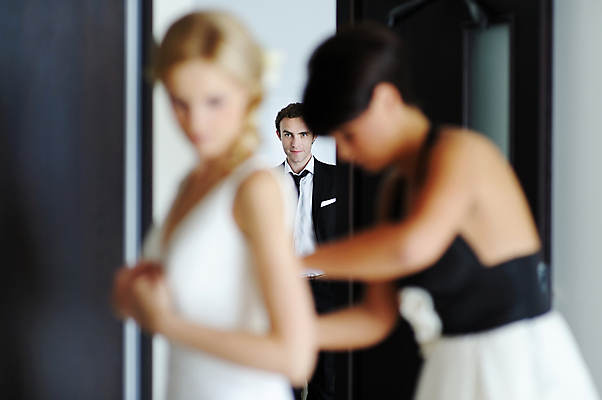 포토 JPG 해외이미지 응시 드레스 여자 얼굴 결혼 가족 결혼식 사랑 미소 성인 두명 금발 뷰티 갈색 유행 흰색 축하 최고 화려 우아함 준비 흥분 베일 해외포토 헤어스타일 시선 옷 감정 컬러 컨셉 관계 표정 사람 이벤트 신체부위 파일형식 이미지허브