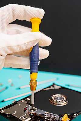 포토 JPG 해외이미지 실내 사람없음 전자제품 컴퓨터 세트 금속 디지털 자료 장비 운전 공구 나사 업무 기술자 바이러스 수리 보호 서비스 보안 전자 수납 치유 하드웨어 해외포토 직업 컨셉 모션 재질 안전 내부 도구 작업 파일형식 이미지허브