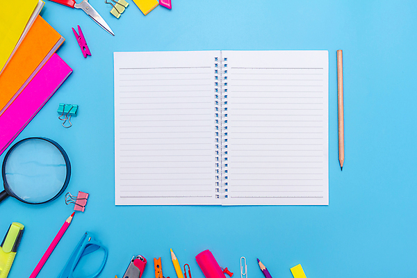 포토 JPG 해외이미지 디자인 교육 종이 백그라운드 컨셉 일러스트 비즈니스 학교 탁자 추상 문구용품 자 창조 사람 사람없음 그래픽 컬러풀 사무실 연필 펜 노란색 우주 쪽지 공책 공백 흰색 키보드 업무 플랫 정상 책상 오브젝트 지우개 문서 크레파스 클립 위치 고립 파스텔톤 공급 카피스페이스 해외포토 컬러 가구 무늬 학용품 필기구 작업 파일형식 이미지허브