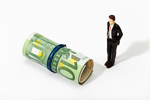 포토 JPG 해외이미지 종이 백그라운드 컨셉 지폐 돈 비즈니스 성공 사람없음 금융 경제 피규어 저축 유로 성장 재산 흰배경 투자 롤 고무 회계 계산서 월급 대출 빚 고립 세금 유럽연합 자금 해외포토 미니어처 흰색 파일형식 이미지허브