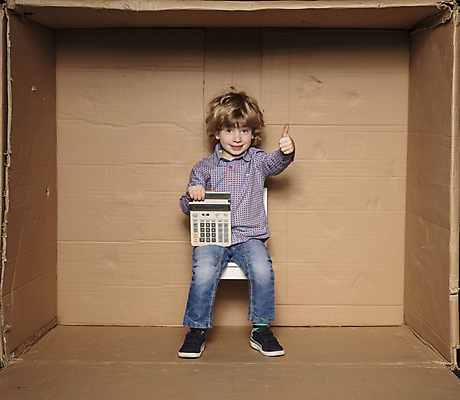 포토 JPG 해외이미지 전신 응시 남자 어린이 비즈니스 한명 들기 앉기 소년 앞모습 상자 사무실 기쁨 계산기 업무 비즈니스맨 체험 계산 작음 투자 따봉 소년만 소년한명만 해외포토 1 시선 감정 뷰포인트 컨셉 모션 문구용품 사람 장비 최고 작업 직장인 크기 남자만 남자한명만 어린이만 파일형식 이미지허브