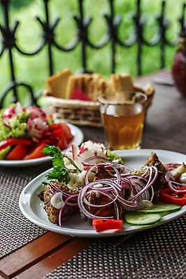 포토 JPG 해외이미지 접시 음식 다이어트 토마토 채소 부분 양파 오이 감자 파프리카 건강 육류 돼지고기 요리 사람없음 목재 가로 초록색 식당 식사 저녁식사 치킨 샐러드 소고기 튀김 맛 그릴 바비큐 굽기 속도 준비 후추 칠면조 프랑스어 점심식사 케밥 해외포토 나무 문자 식기 컬러 컨셉 식재료 재료 조류 주방용품 상점 구이 향신료 닭고기요리 파일형식 이미지허브