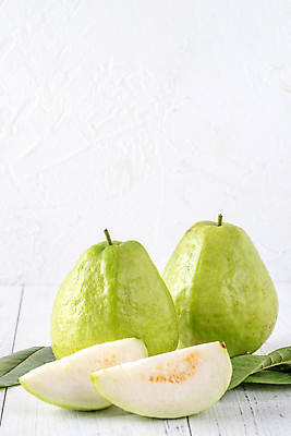 포토 JPG 해외이미지 과일 실내 사람없음 흰배경 슬라이스 과일조각 구아바 해외포토 조각 백그라운드 내부 흰색 열대과일 파일형식 이미지허브