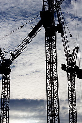 포토 JPG 해외이미지 구름 실루엣 산업 비즈니스 하늘 사람없음 탑 금속 기계 장비 도시 업무 큼 땅 기중기 뼈대 공학 개발 건축업자 철강 해외포토 자연요소 건축물 교육 건축 재질 촬영기법 작업 중장비 크기 파일형식 이미지허브