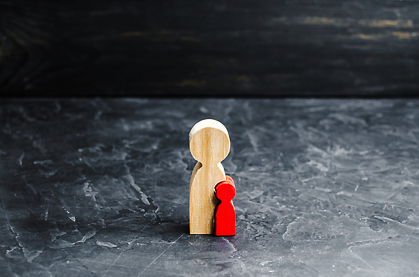 포토 JPG 해외이미지 가족 실내 사람없음 부모 자녀 말_게임 붙이기 나무배경 해외포토 백그라운드 관계 모션 내부 파일형식 이미지허브