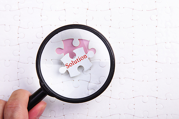 포토 JPG 해외이미지 손 돋보기 아이디어 실내 들기 신체부위 관찰 확대 오브젝트 검사_조사 퍼즐조각 솔루션 해외포토 조각 컨셉 모션 사람 내부 퍼즐 파일형식 이미지허브