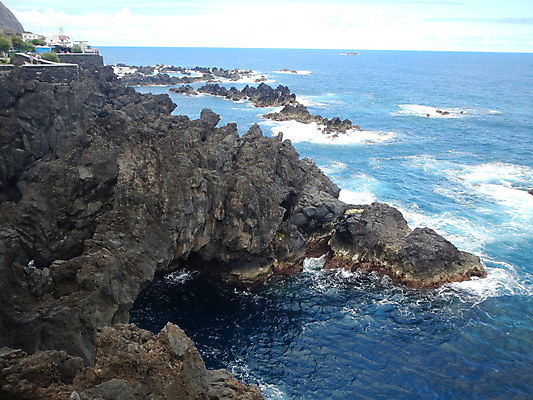 포토 JPG 해외이미지 구름 유럽 호수 파도 바다 섬 여행 백그라운드 자연 하늘 휴가 산 파노라마 풍경 사람없음 야외 초록색 물 여름 파란색 단어 환경 와인 활발 추위 안개 만 사인 암초 석호 내추럴 생태학 염원 절정 해외포토 자연요소 문자 계절 교육 나라 컬러 컨셉 날씨 주류 촬영기법 생태계 파일형식 이미지허브