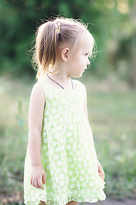 포토 JPG 해외이미지 행복 얼굴 어린이 밭 자연 한명 사람 야외 금발 뷰티 봄 아기 걸음마 해외포토 1 헤어스타일 계절 감정 농업 모션 신체부위 생태계 파일형식 이미지허브