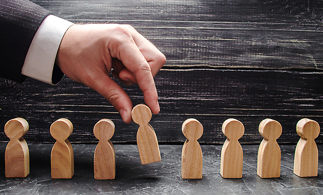 포토 JPG 해외이미지 손 비즈니스 실내 들기 신체부위 인재 채용 나무배경 해외포토 백그라운드 모션 사람 내부 파일형식 이미지허브