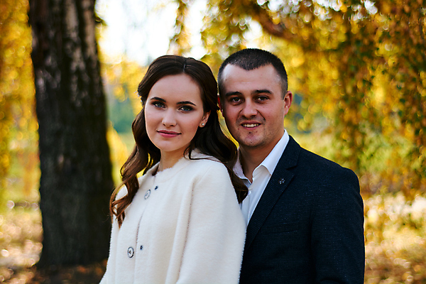 포토 JPG 해외이미지 백인 라이프스타일 커플 공원 여자 남자 딸 행복 결혼 2 가족 관계 자연 결혼식 엄마 남편 휴가 함께함 사랑 미소 사람 성인 야외 두명 여름 부모 흰색 축하 아내 아빠 해외포토 서양인 계절 공공시설 감정 컬러 컨셉 표정 이벤트 생활 생태계 파일형식 이미지허브