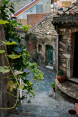 포토 JPG 해외이미지 구름 응시 여행 자연 하늘 날씨 휴가 산 풍경 사람없음 야외 빛 태양 여행객 이탈리아 해외포토 자연요소 시선 유럽 사람 생태계 파일형식 이미지허브