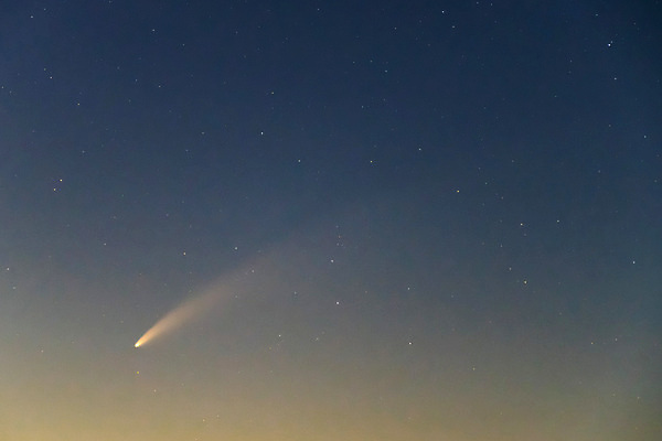 포토 JPG 해외이미지 별 과학 백그라운드 자연 하늘 아침 휴가 사람없음 야외 가로 여름 파란색 빛 컬러풀 글로벌 우주 일몰 이탈리아 새벽 별자리 탐험 달 분위기 야간 신비 코스모스 꼬리 은하계 먼지 충격 공상 천문학 성운 7월 혜성 수평선 해외포토 주간 자연요소 계절 교육 꽃 유럽 컬러 컨셉 노을 날짜 생태계 파일형식 이미지허브