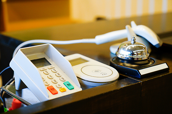 포토 JPG 해외이미지 손 돈 사람없음 쇼핑 세일 디지털 기계 공구 키보드 잡기 신용카드 수술 당기기 닫기 암호 구매 결제 영수증 온라인 전자상거래 ATM 매각 인출 터미널 터치스크린 해외포토 의학 모션 신체부위 치료 금융 도구 재산 파일형식 이미지허브