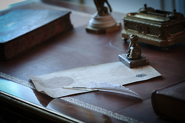 포토 JPG 해외이미지 종이 비즈니스 캘리그라피 텍스트 통신 탁자 날씨 이야기 타이포그라피 사람없음 목재 책 단어 사무실 갈색 쪽지 정보 수확 골동품 흰색 시골 기록 업무 신용카드 메시지 역사 클래식 편지 깃털 책상 묘사 오브젝트 문서 복고 과거 페이지 우표 옛날 중고 해외포토 나무 문자 컬러 가구 컨셉 농업 재료 금융 작업 파일형식 이미지허브