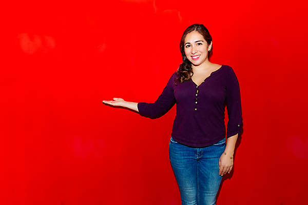 포토 JPG 해외이미지 백인 모델 손 응시 여자 행복 감정 얼굴 백그라운드 셔츠 비즈니스 손가락 아이디어 갈색머리 한명 서기 손짓 성인 빨간색 우주 믿음 희망 놀람 외침 재킷 기쁨 표현 자신감 입 시원함 긍정 보여주기 고립 복권 카피스페이스 해외포토 서양인 1 헤어스타일 시선 컬러 컨셉 상의 모션 표정 사람 신체부위 소리 공백 외투 파일형식 이미지허브