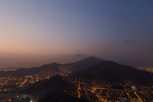 포토 JPG 해외이미지 여행 건축양식 휴가 전등 산 파노라마 풍경 사람없음 여행객 미국 황혼 일몰 궁전 도시 역사 야간 언덕 장면 타운 남쪽 빛망울 전국 페루 해외포토 자연요소 건축 고건축 북아메리카 조명 촬영기법 사람 빛 노을 남아메리카 방향 파일형식 이미지허브