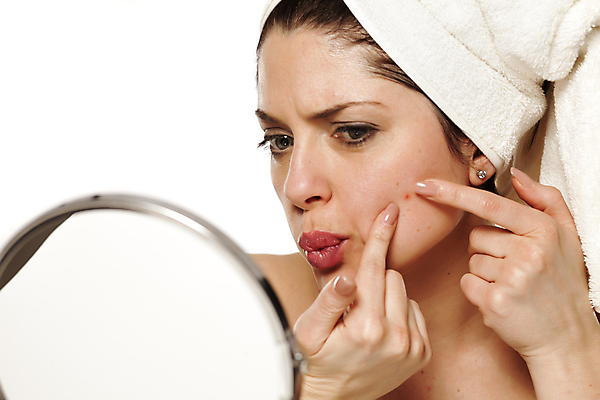 포토 JPG 해외이미지 백인 모델 응시 여자 얼굴 손가락 건강 한명 사람 성인 치료 수건 뷰티 머리 스파 목욕 화장품 거울 터치 욕실 흰색 피부 피부관리 흰배경 문제 내추럴 여드름 고립 돌봄 완벽 해외포토 서양인 1 손 시선 컬러 백그라운드 컨셉 의학 모션 신체부위 위생용품 청결 파일형식 이미지허브